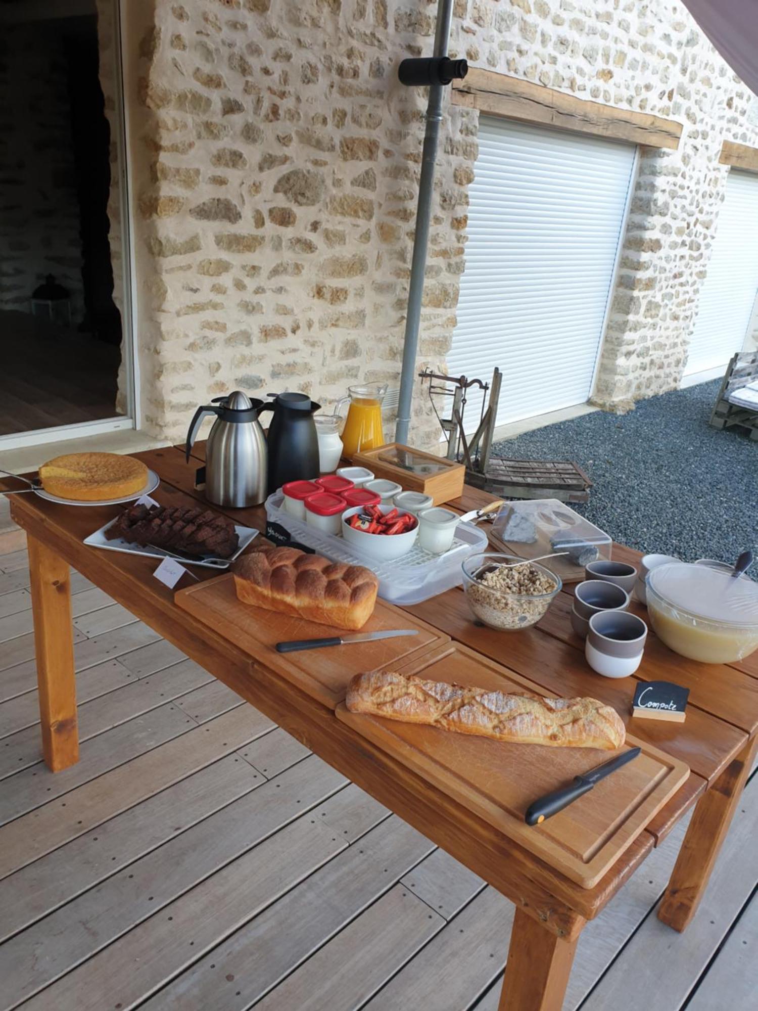 Le Pre De La Rue Bed & Breakfast Bouesse Екстериор снимка